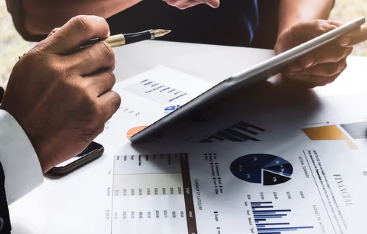 Whats-the-difference-between-a-contract-and-a-service-agreement_-compressed-scaled (1)